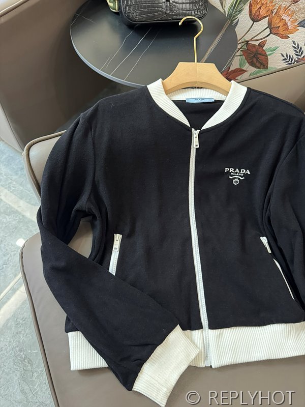 프라다 트레이닝복 세트