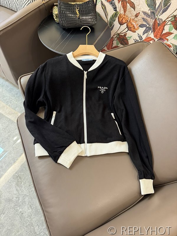 프라다 트레이닝복 세트