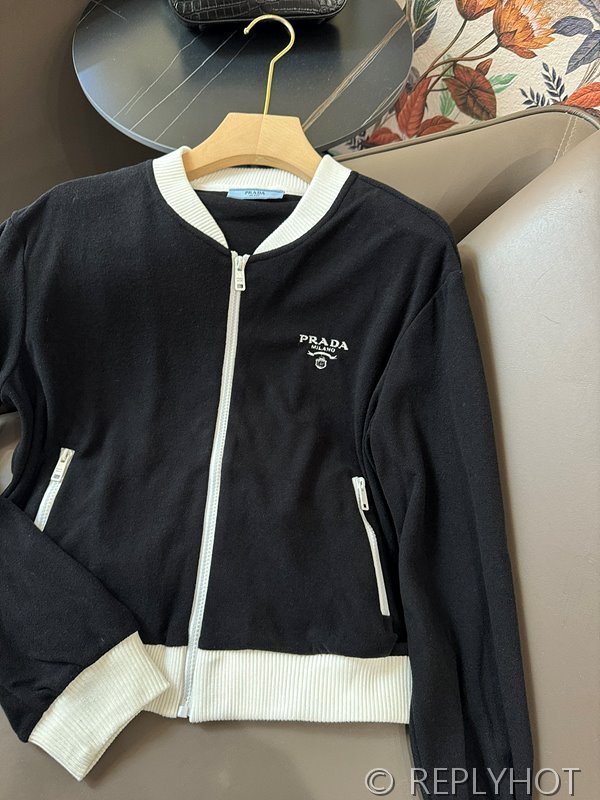 프라다 트레이닝복 세트