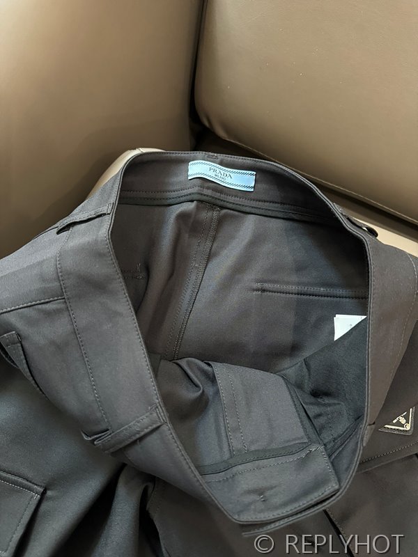 프라다 트라이앵글 로고 슬리밍 부츠컷 팬츠 2color