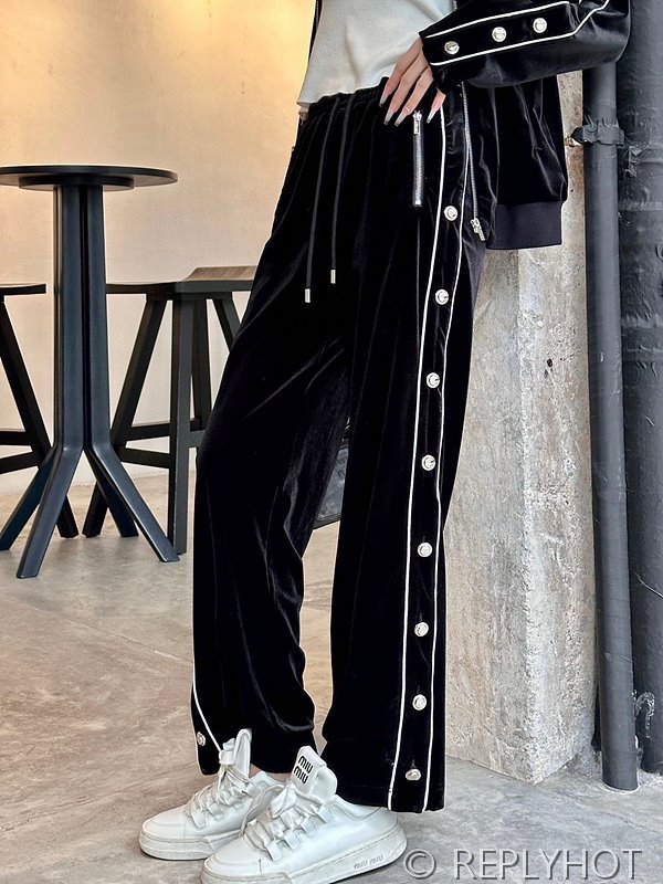 미우미우 벨벳 리벳버튼 트레이닝복세트