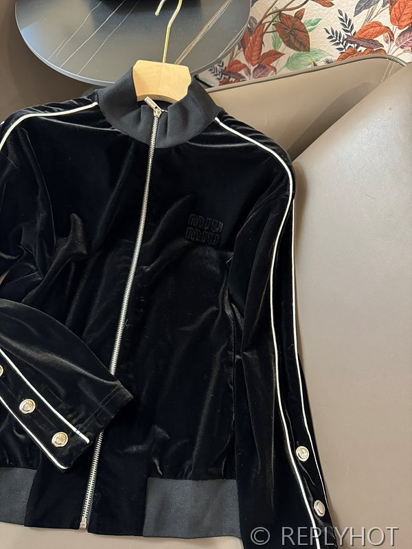 미우미우 벨벳 리벳버튼 트레이닝복세트