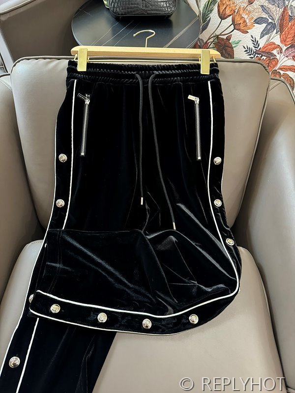 미우미우 벨벳 리벳버튼 트레이닝복세트