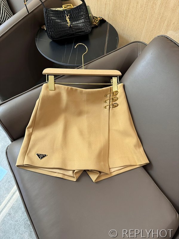 프라다 로고 베벨 트라이앵글 반바지 치마