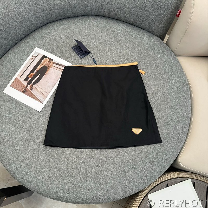 프라다  가죽 트리밍 나일론 스커트