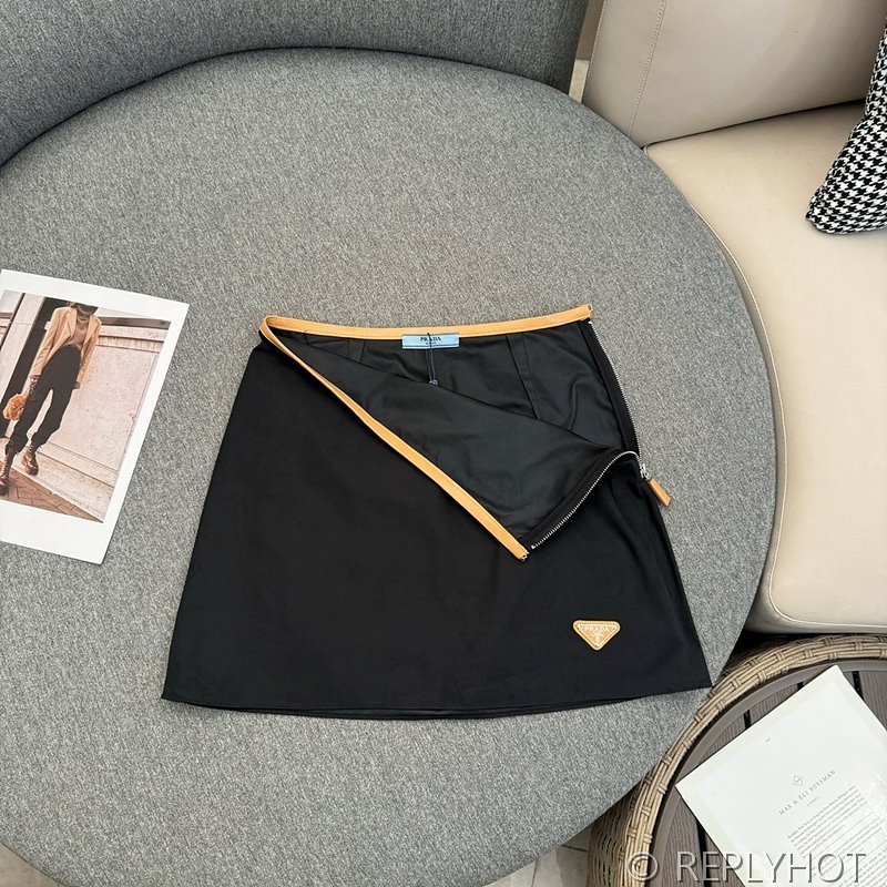 프라다  가죽 트리밍 나일론 스커트