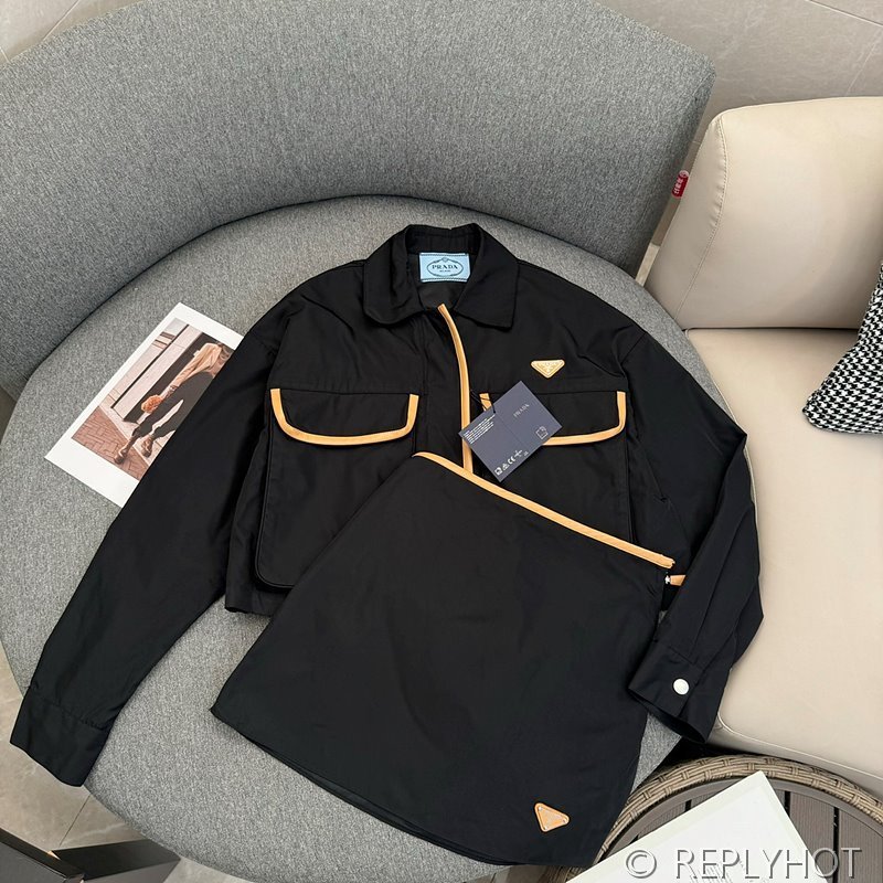 프라다  가죽 트리밍 나일론 스커트