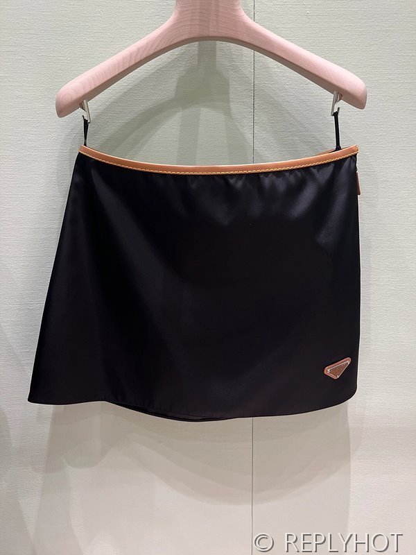 프라다  가죽 트리밍 나일론 스커트