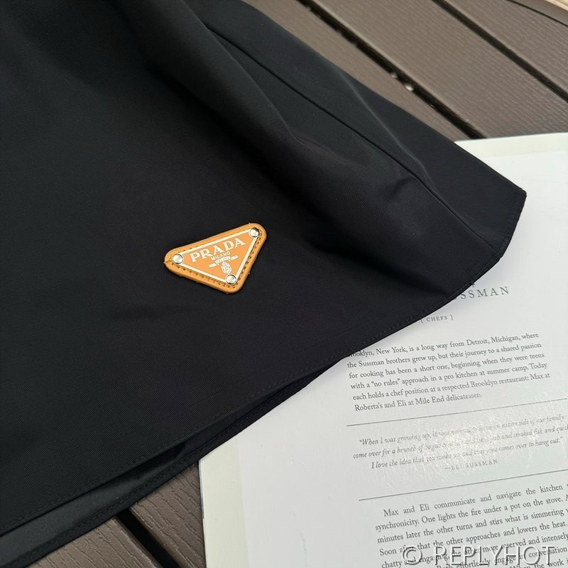 프라다  가죽 트리밍 나일론 스커트