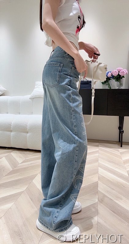 발렌시아가 오블리크 레터 프린트 스트레이트 진