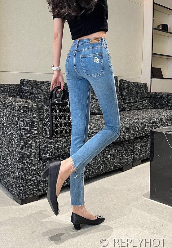 디올 하이웨이스트 슬림 워싱 나인포인트 진