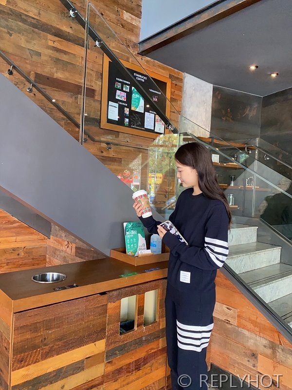 톰브라운 스트레이트 캐주얼 팬츠 네이비