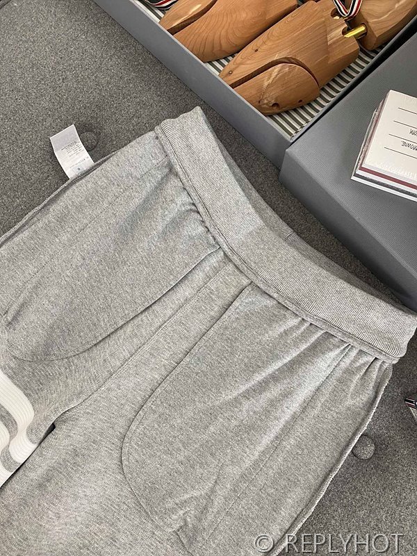 톰브라운 스트레이트 캐주얼 팬츠 그레이