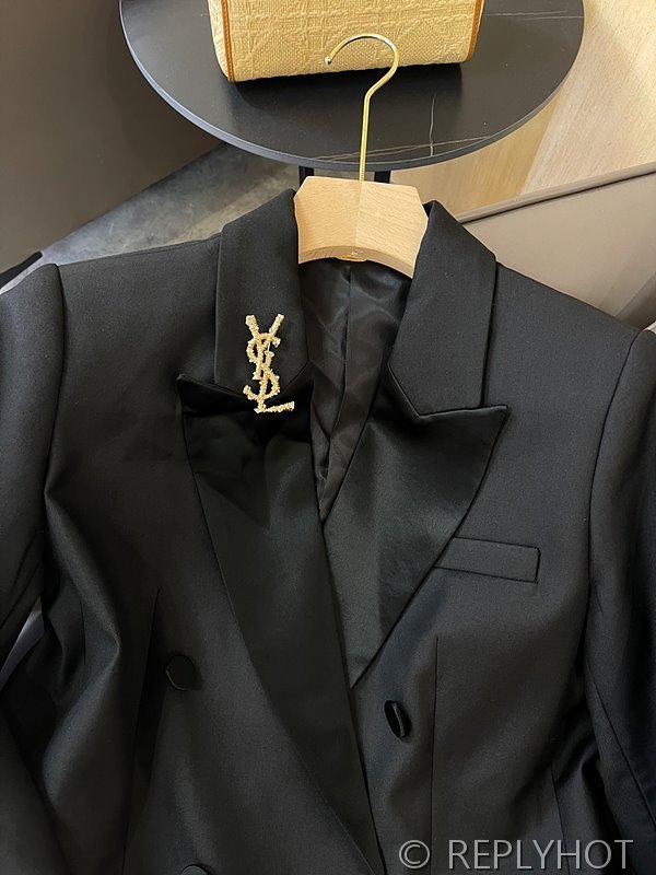 입생로랑 클래식 더블 울 테일러트 정장코트