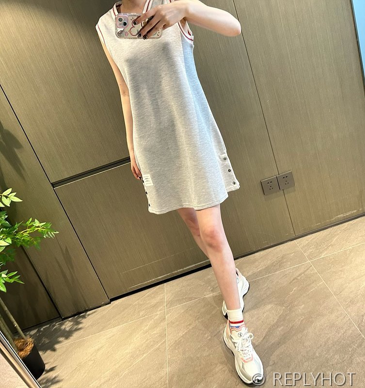 톰브라운 클래식 프레피 스타일 민소매 니트 선드레스 2COLOR [매장가 280만원대]