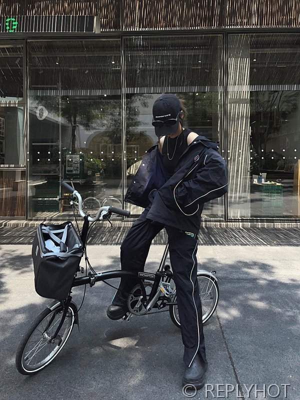 알렉산더왕 나일론 트레이닝세트 남여공용 [매장가 680만원대]