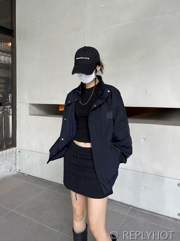 알렉산더왕 나일론 트레이닝세트 남여공용 [매장가 680만원대]