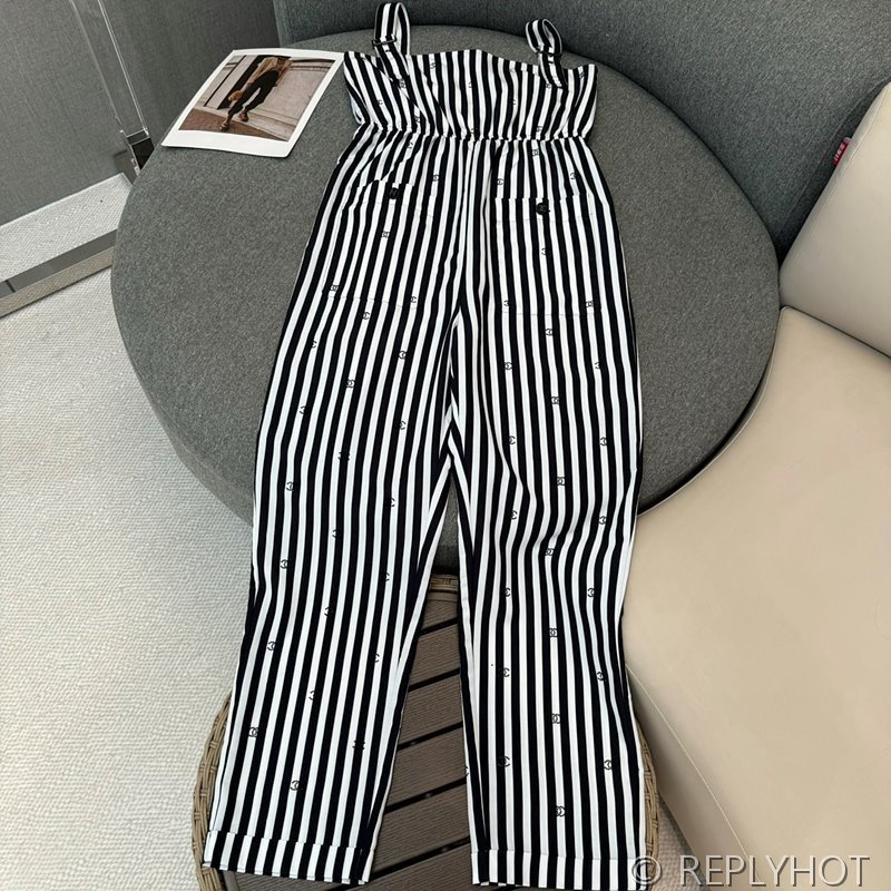 샤넬 코코비치 컬렉션 CC로고 스트라이프 오버롤 수트 [매장가 700만원대]