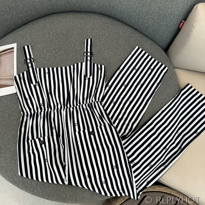 샤넬 코코비치 컬렉션 CC로고 스트라이프 오버롤 수트 [매장가 700만원대]