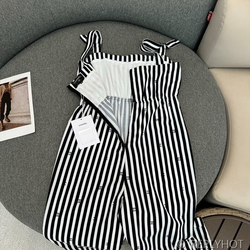 샤넬 코코비치 컬렉션 CC로고 스트라이프 오버롤 수트 [매장가 700만원대]