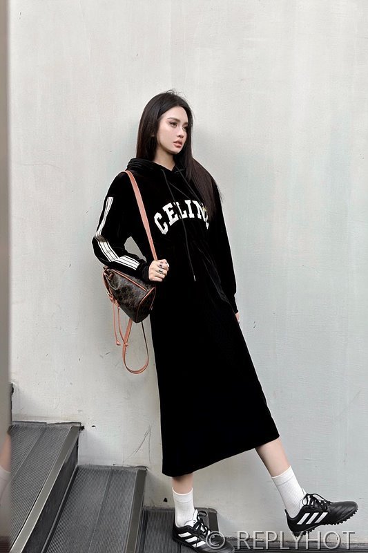 셀린느 벨벳 후드 원피스