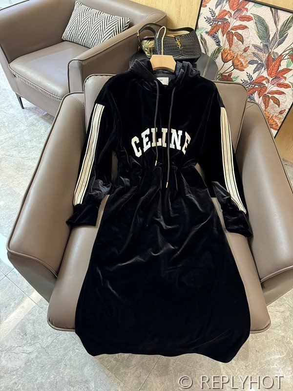 셀린느 벨벳 후드 원피스