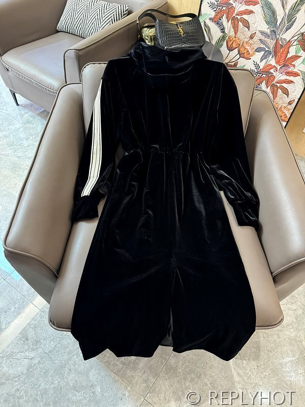 셀린느 벨벳 후드 원피스