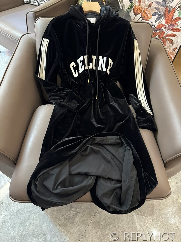 셀린느 벨벳 후드 원피스