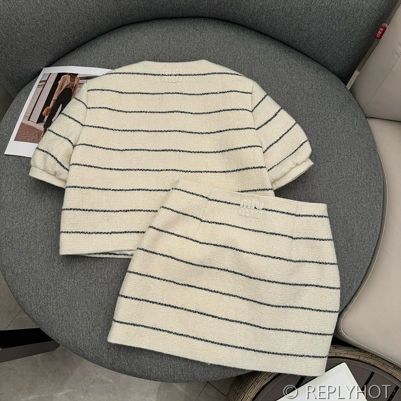 미우미우 스트라이프 울 트위드 투피스