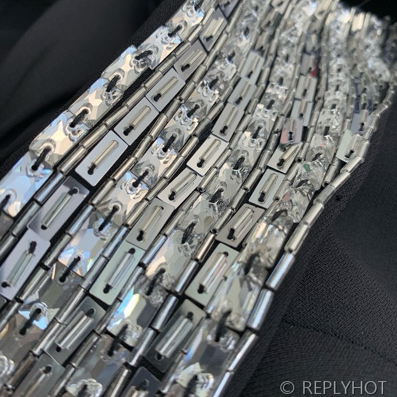 발렌티노 크리스탈 비즈 라펠 카라 원피스