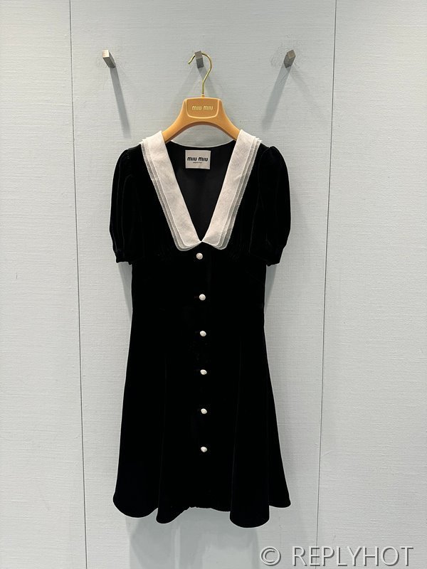 미우미우 벨벳 세일러넥 배색 카라 롱 원피스 [매장가 320만원대]