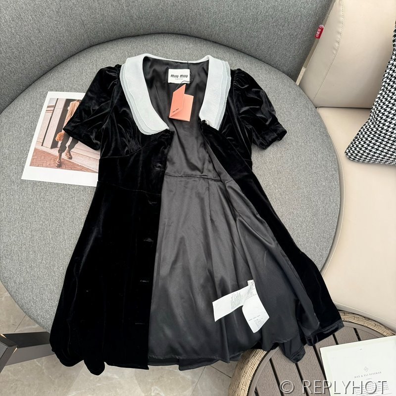 미우미우 벨벳 세일러넥 배색 카라 롱 원피스 [매장가 320만원대]