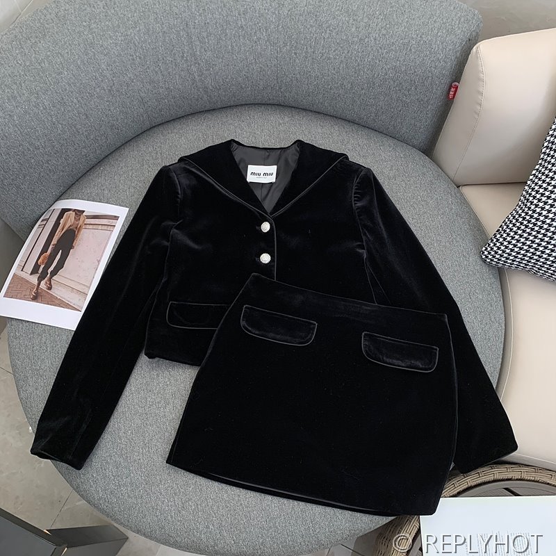 미우미우 싱글 브레스트 벨벳 재킷 스커트 세트 [매장가 810만원대]