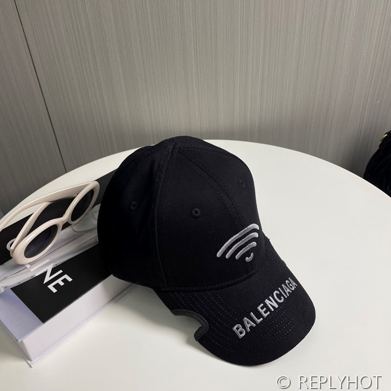 발렌시아가 블랙 및 그레이 코튼 드릴 소재의 Lo_ve 캡 [매장가 66만원대]