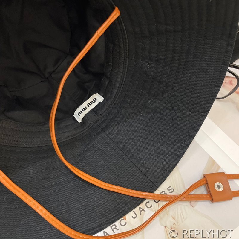 미우미우 드릴 햇 [매장가 86만원대]