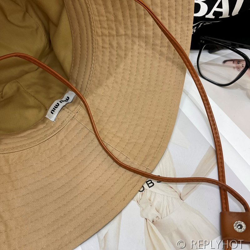 미우미우 드릴 햇 [매장가 86만원대]