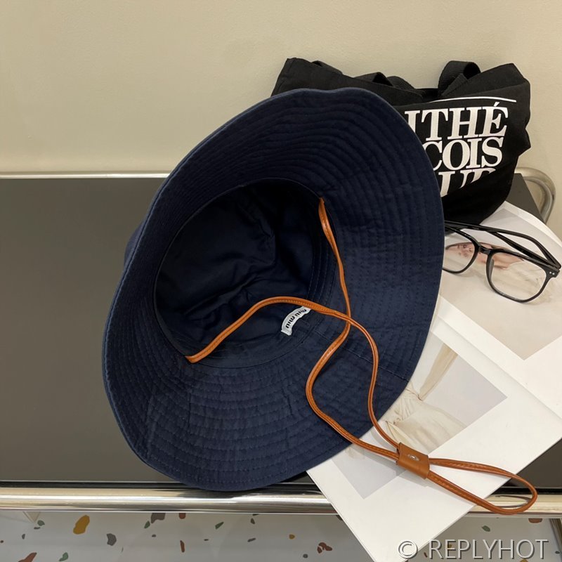 미우미우 드릴 햇 [매장가 86만원대]