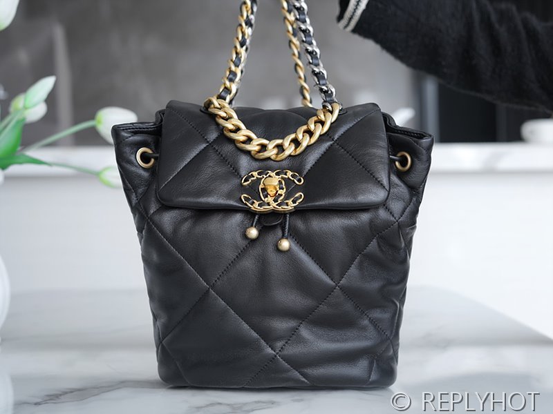 [하이엔드급] 샤넬 19 백팩 램스킨 골드메탈 블랙 [매장가 1000만원대]