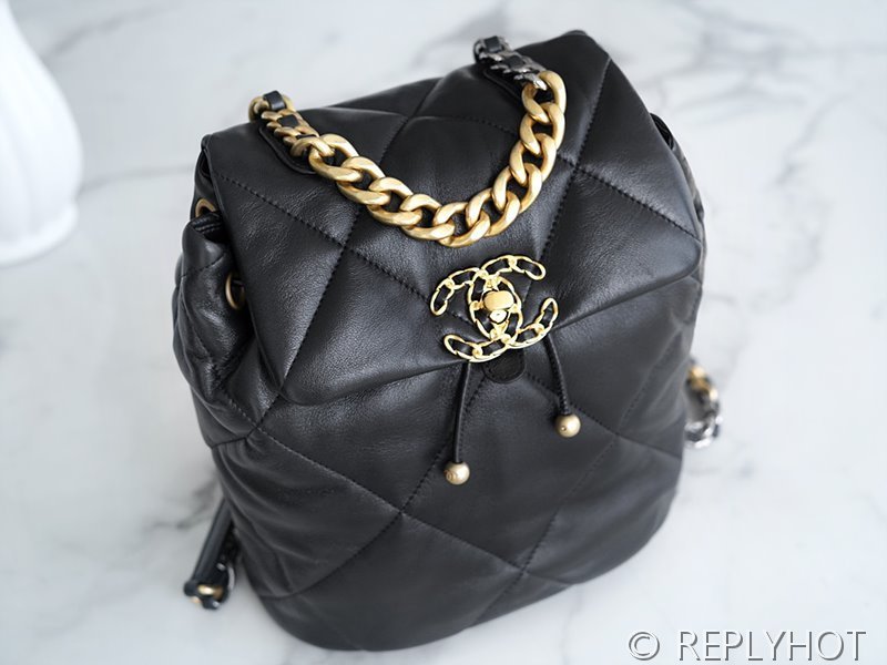 [하이엔드급] 샤넬 19 백팩 램스킨 골드메탈 블랙 [매장가 1000만원대]