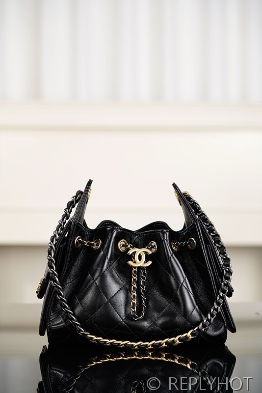 [하이엔드급] 샤넬 25백 미니 그레인드 카프스킨 블랙 골드메탈 블랙 [매장가 900만원대]