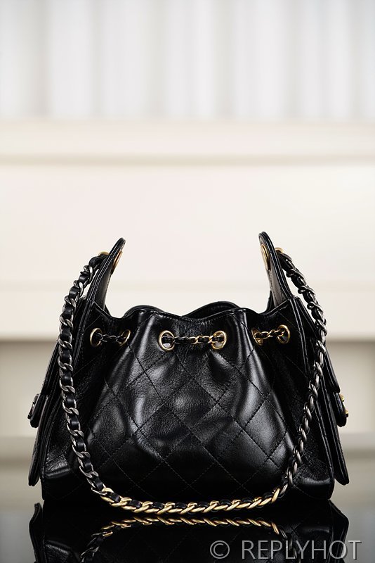 [하이엔드급] 샤넬 25백 미니 그레인드 카프스킨 블랙 골드메탈 블랙 [매장가 900만원대]