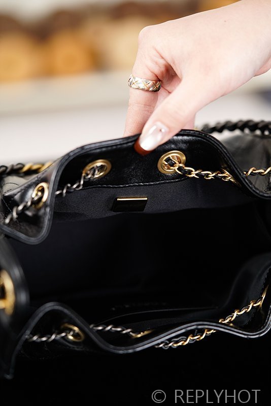 [하이엔드급] 샤넬 25백 미니 그레인드 카프스킨 블랙 골드메탈 블랙 [매장가 900만원대]