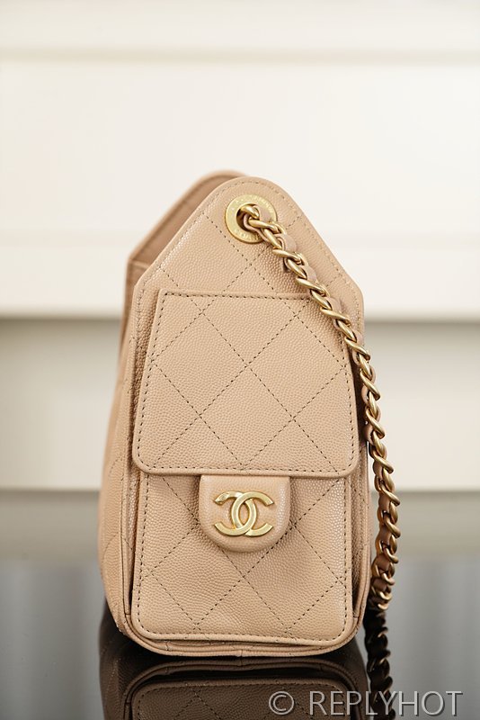 [하이엔드급] 샤넬 25백 미니 그레인드 카프스킨 골드메탈 베이지 [매장가 900만원대]