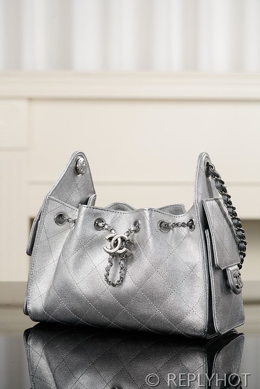 [하이엔드급] 샤넬 25백 미니 메탈릭 그레인드 카프스킨 실버메탈 실버 [매장가 900만원대]