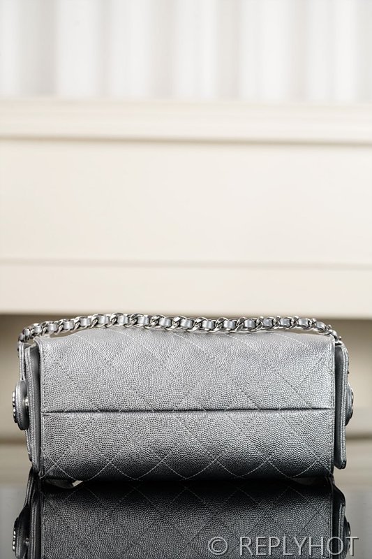 [하이엔드급] 샤넬 25백 미니 메탈릭 그레인드 카프스킨 실버메탈 실버 [매장가 900만원대]