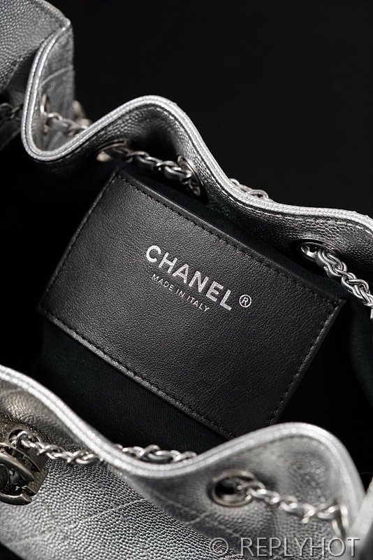 [하이엔드급] 샤넬 25백 미니 메탈릭 그레인드 카프스킨 실버메탈 실버 [매장가 900만원대]