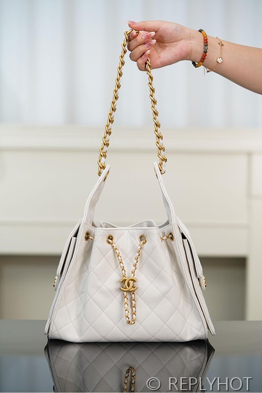 [하이엔드급] 샤넬 25백 스몰 그레인드 카프스킨 골드메탈 화이트 [매장가 1000만원대]