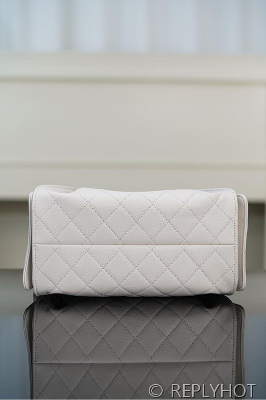 [하이엔드급] 샤넬 25백 스몰 그레인드 카프스킨 골드메탈 화이트 [매장가 1000만원대]