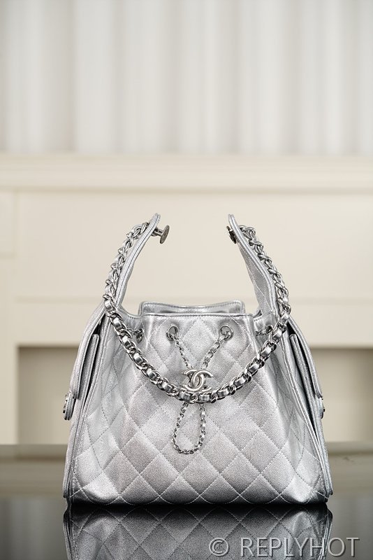 [하이엔드급] 샤넬 25백 스몰 메탈릭 그레인드 카프스킨, 실버 메탈 실버 [매장가 1000만원대]