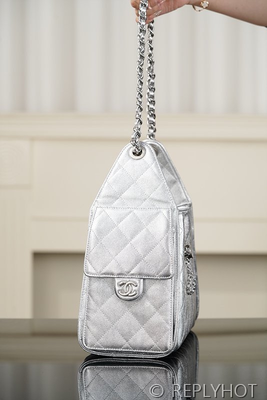 [하이엔드급] 샤넬 25백 스몰 메탈릭 그레인드 카프스킨, 실버 메탈 실버 [매장가 1000만원대]
